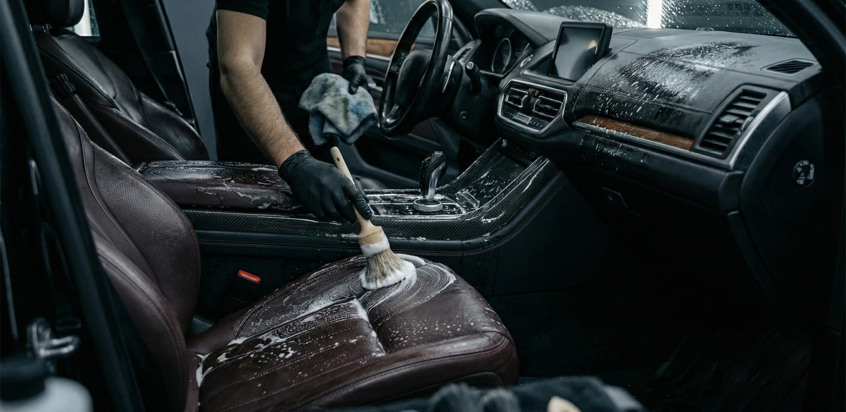 WNĘTRZE & SKÓRY - usługa detailingu Garaż Dobroń Pabianice